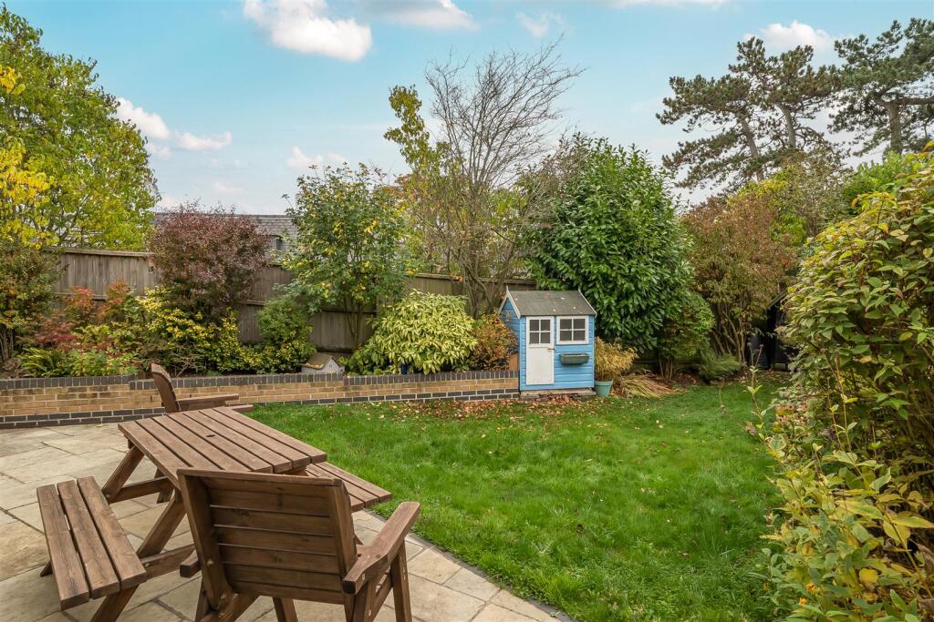 16 Nethercroft Drive, Packington