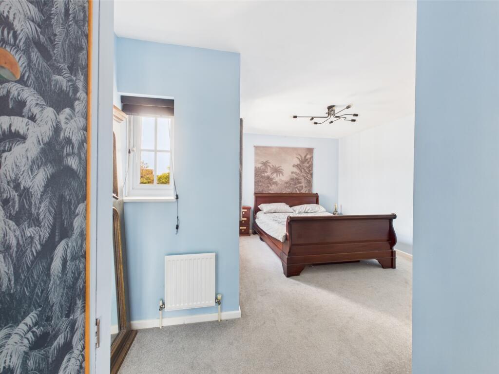 CAM04922G0-PR0028-STILL023