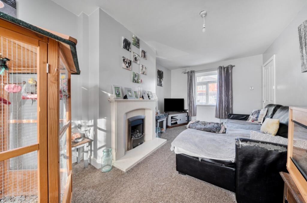 1371856-8-68f8a9f9596d9