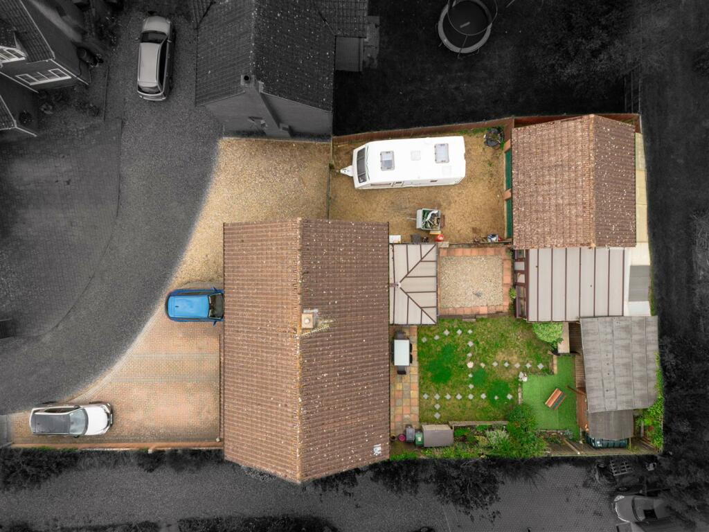20240910153715 - DJI_0351 - 4 Pineview Bacton IP14
