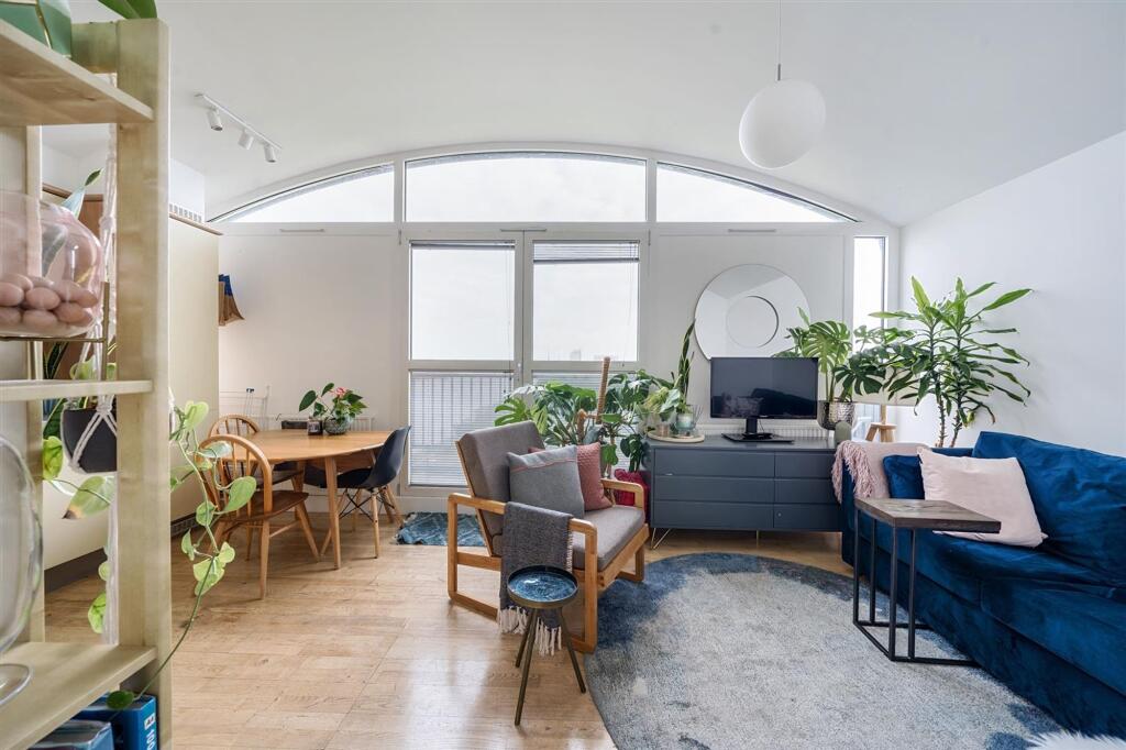 64cf45c18f4cd-1015965 (2) (1).jpg