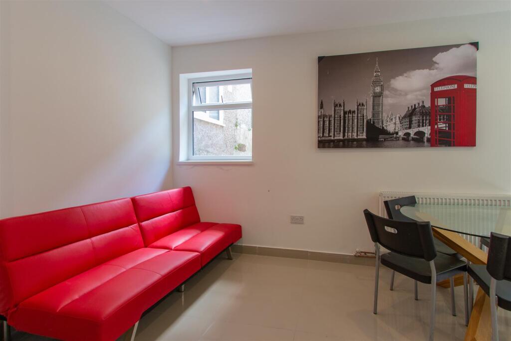 Cathays Terrace 135-8.jpg