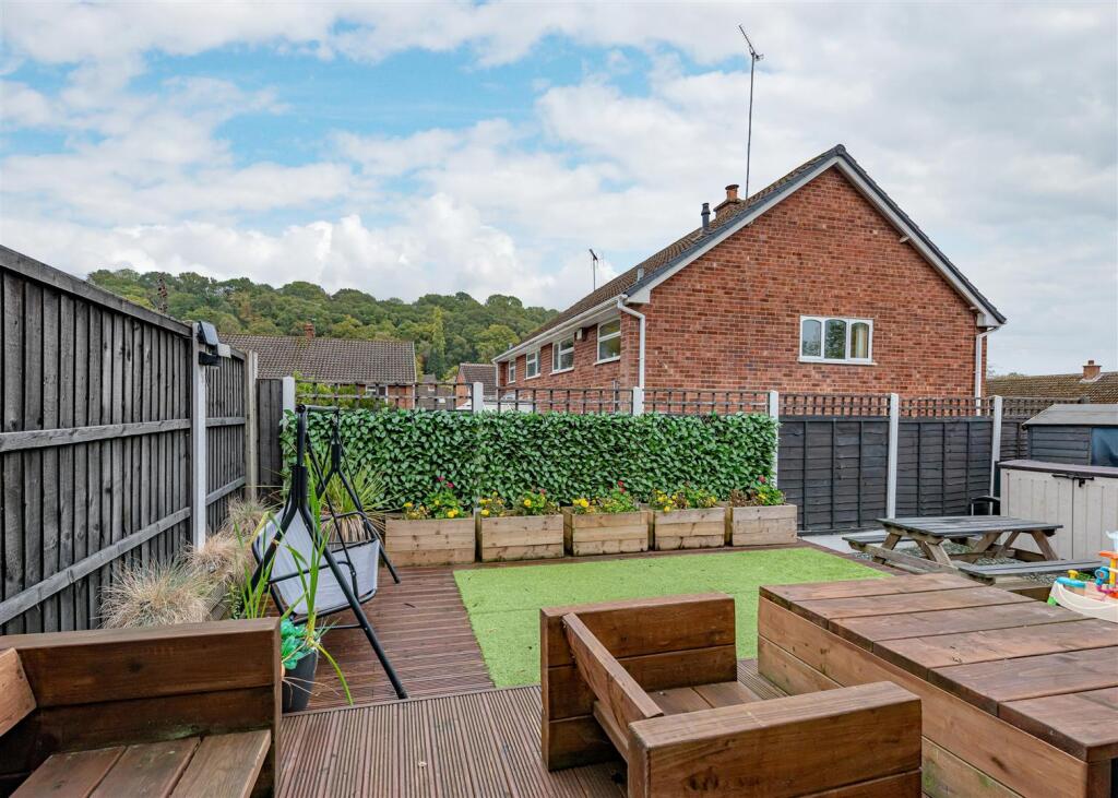 12 Strathmore Crescent-External (2).jpg