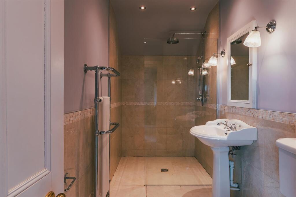 Master En-Suite Shower Room