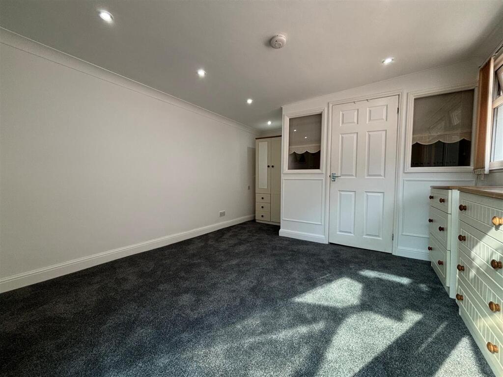 Living Bedroom 1.jpg