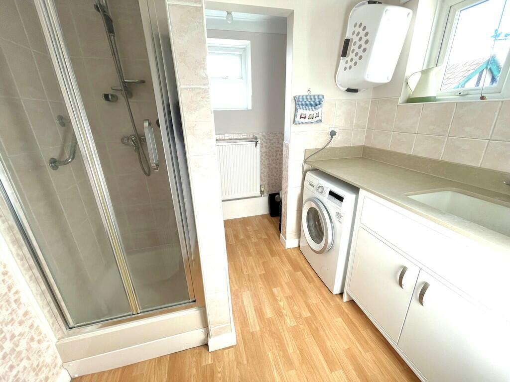 29 Knightscroft A...