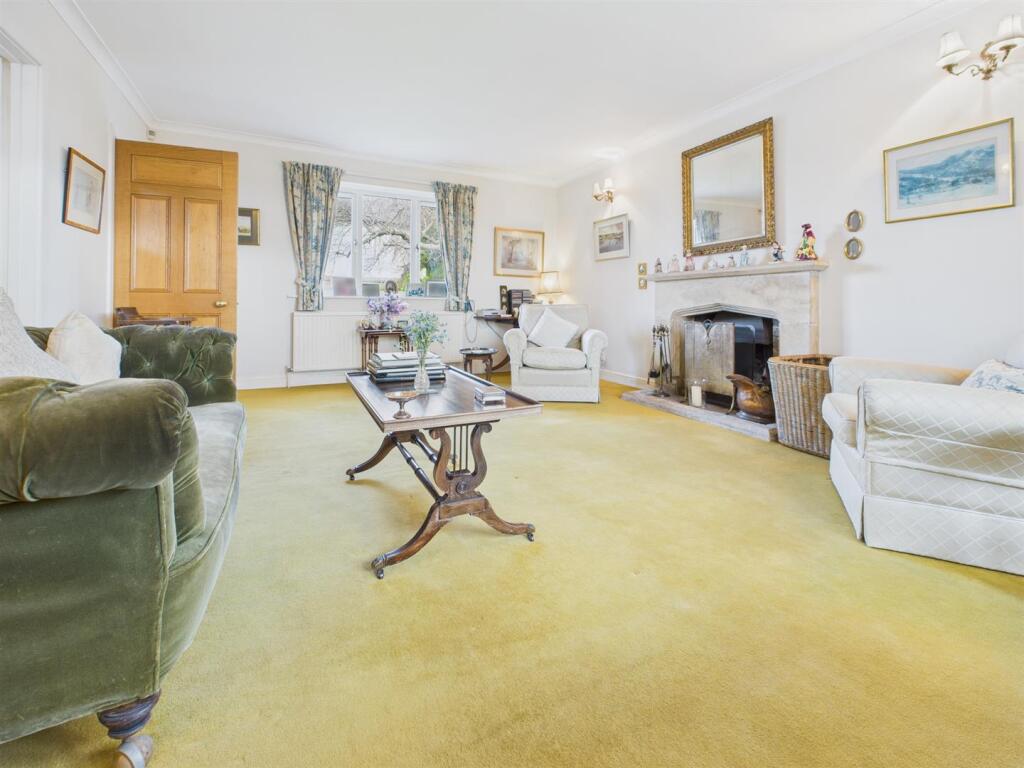 SITTING ROOM