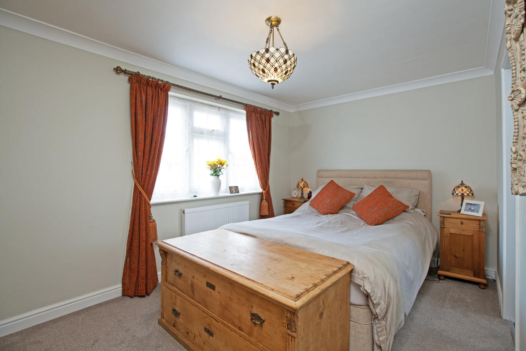 MAIN BEDROOM