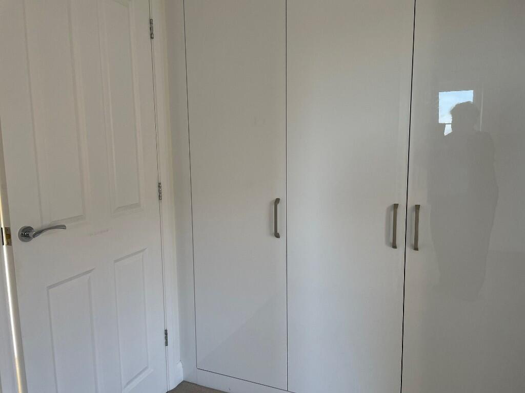 bed 1 wardrobes