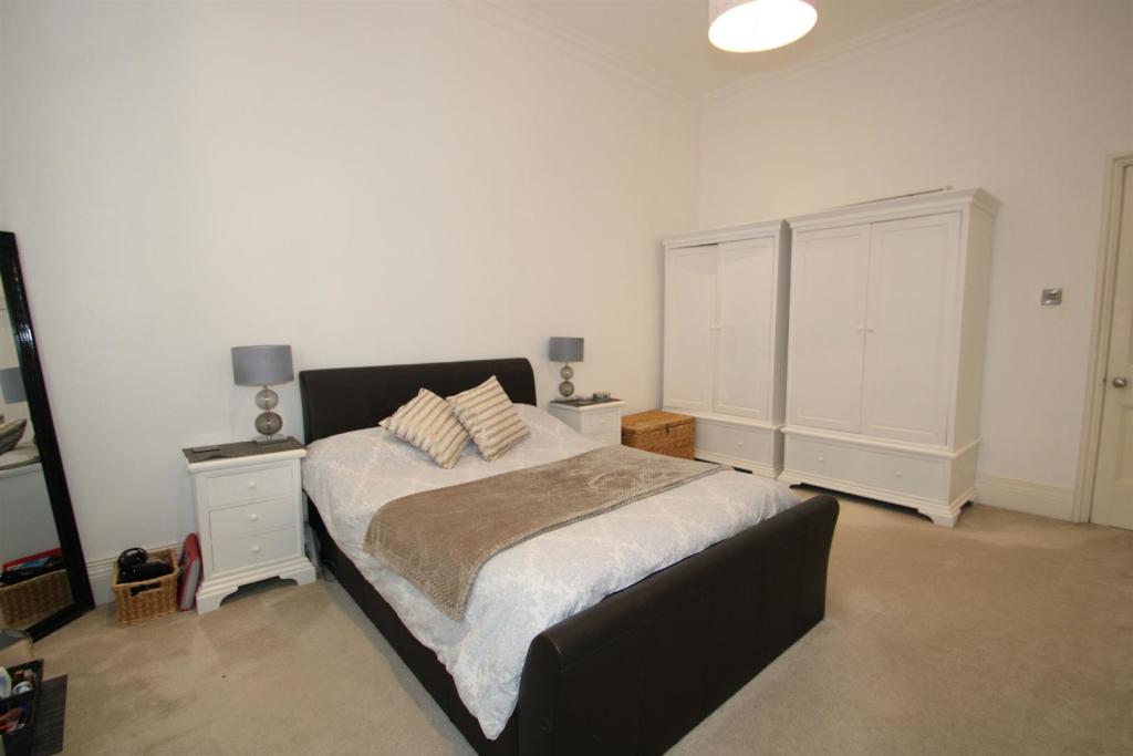 Bedroom Aspect 2