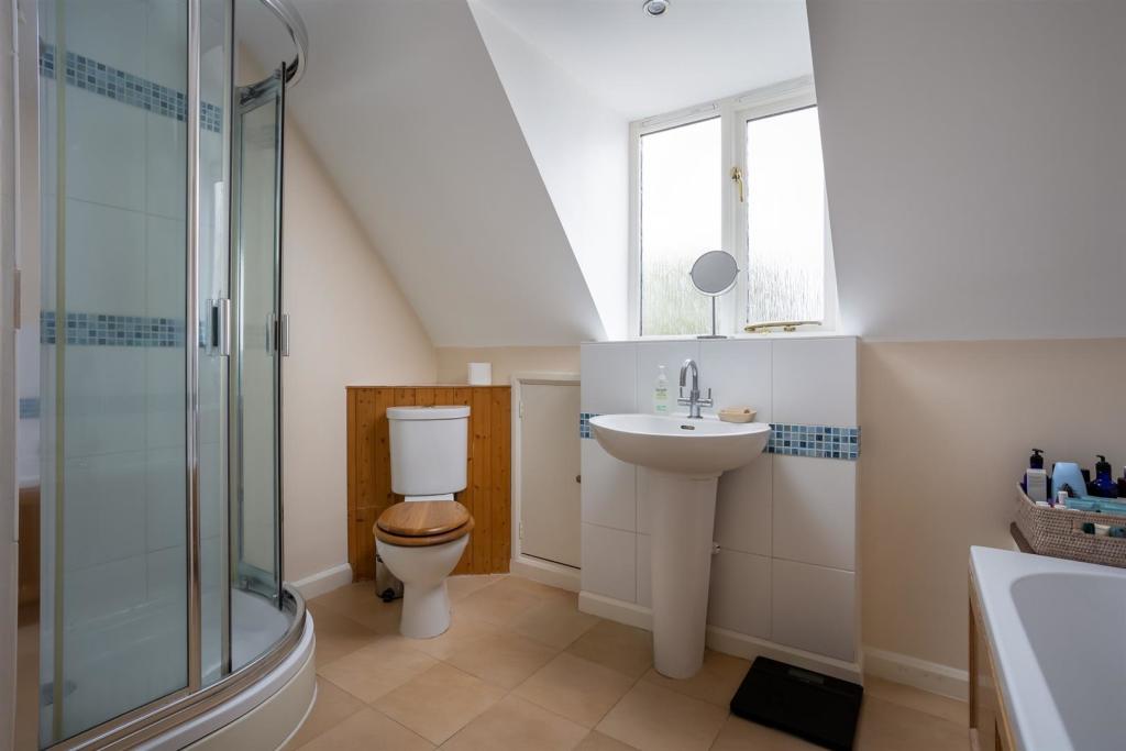 45 - Apperley - GL54 4NQ - Web.jpg