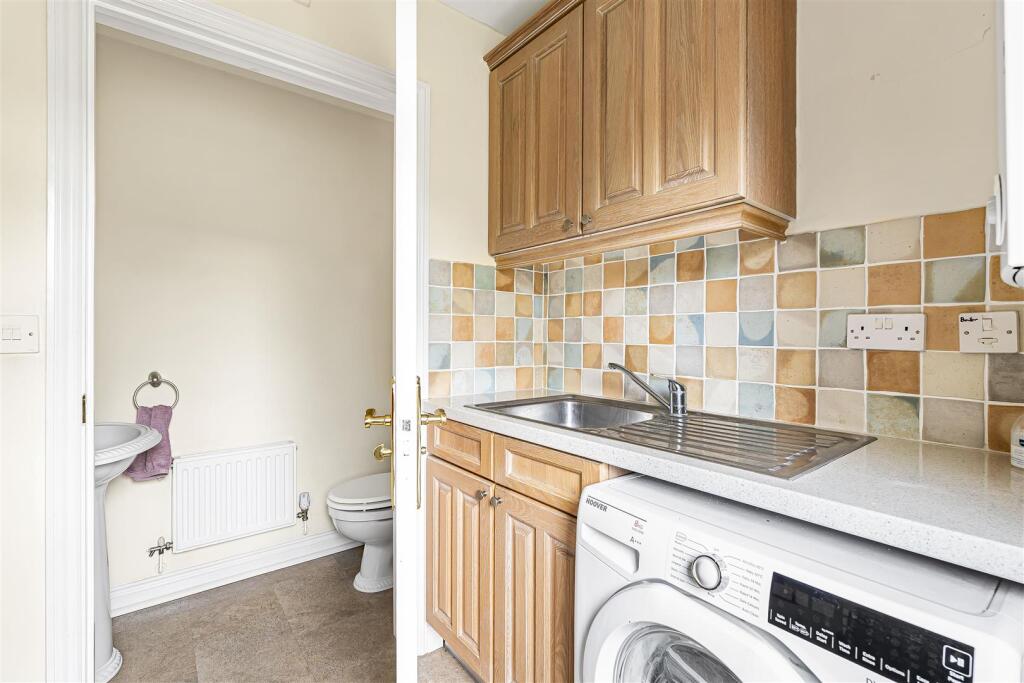 12 Senna Drive, Towcester (14).JPG