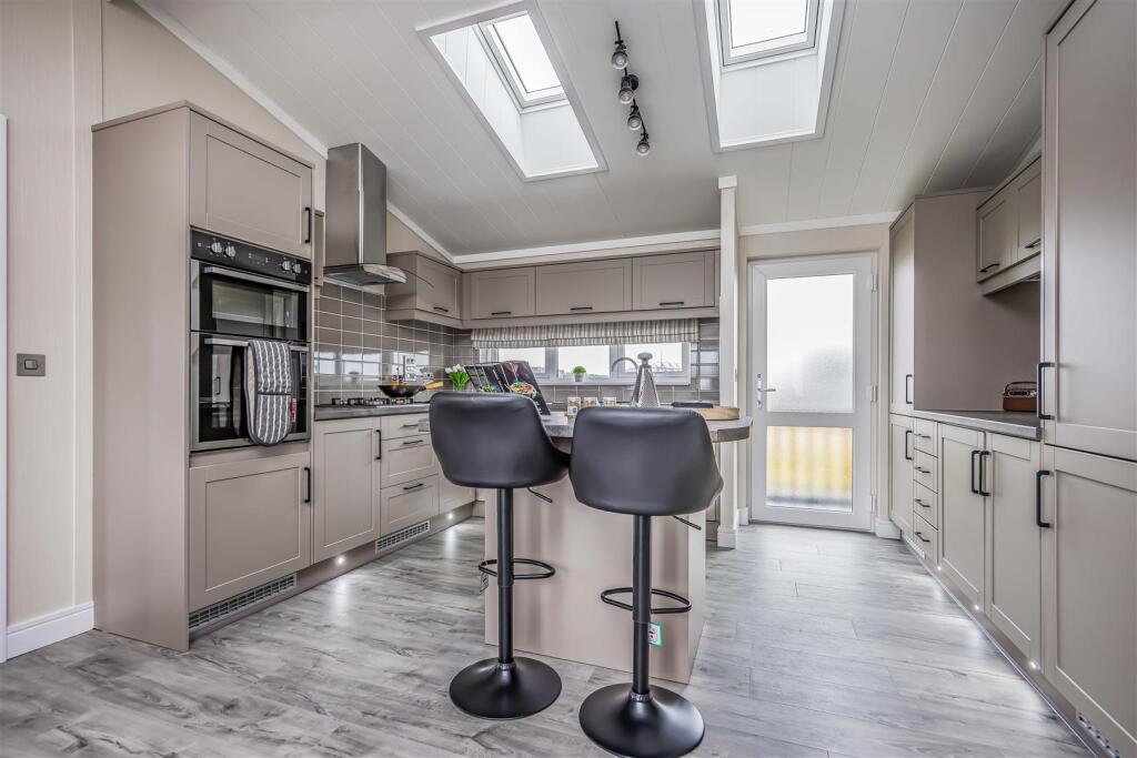 Plot 17 Littlehampton Marina-Small-PorticoMarketin