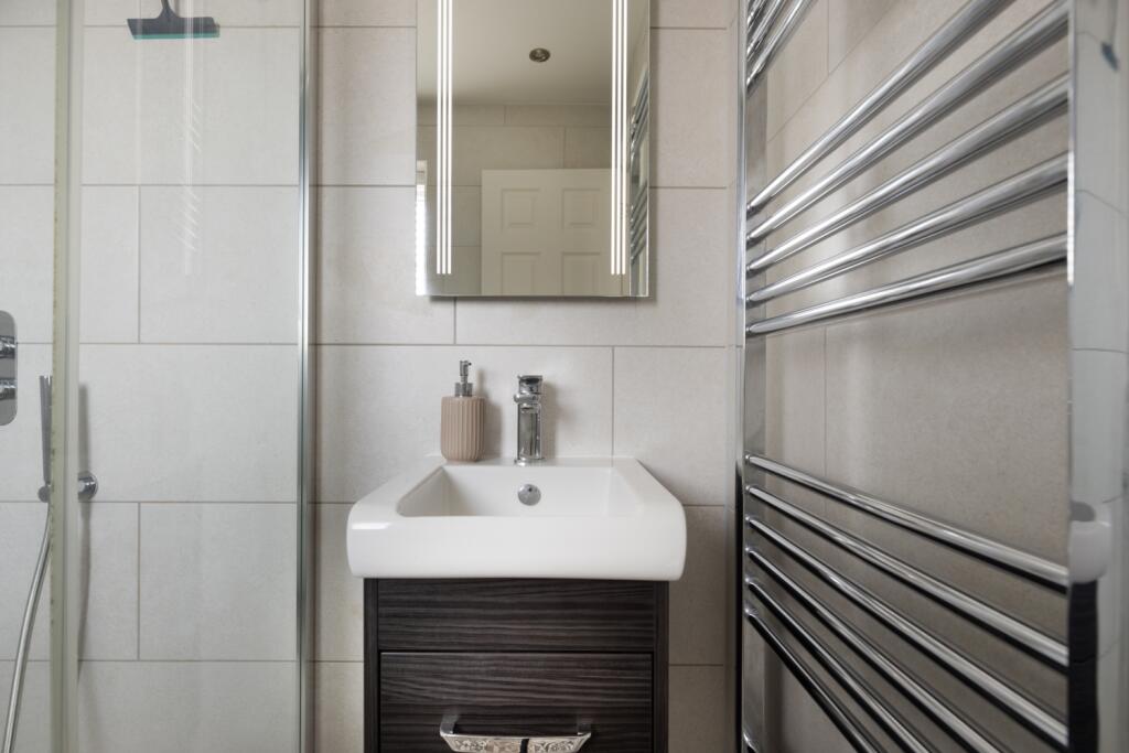 Ensuite Paul Benson Ewemove Goole And Selby