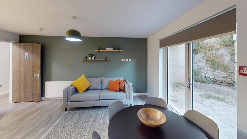 9-Piccadilly-Place-Living-Room.jpg