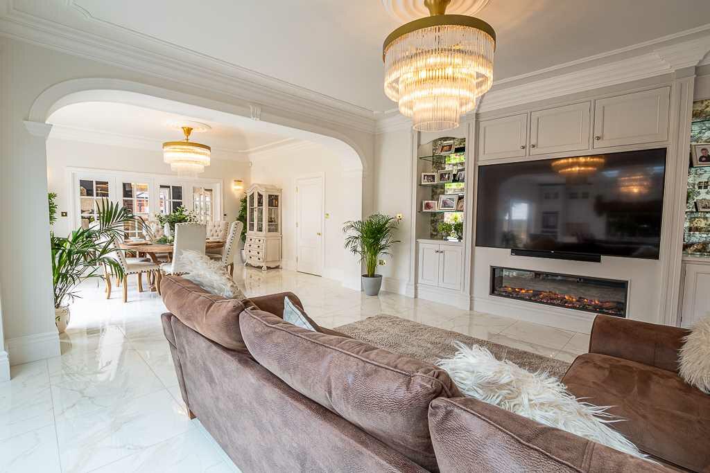 LIVING/KITCHEN/DINER