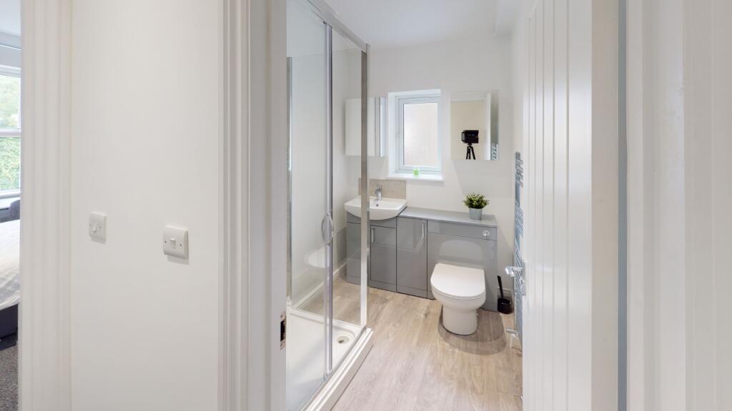 16-Filton-Avenue-Shower-Room