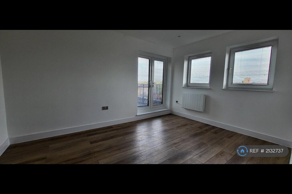 Flat 6b - Master Bedroom