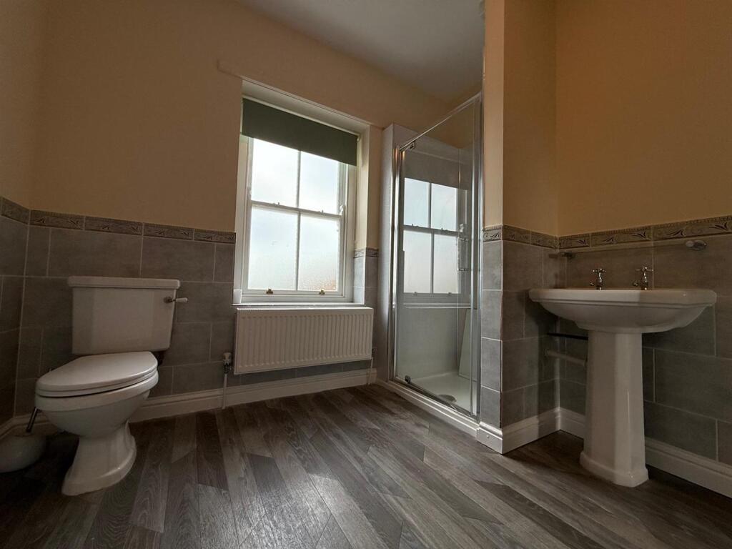 Bath/Shower Room