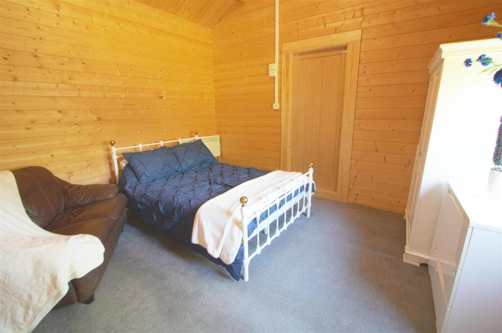 CABIN BEDROOM.jpg