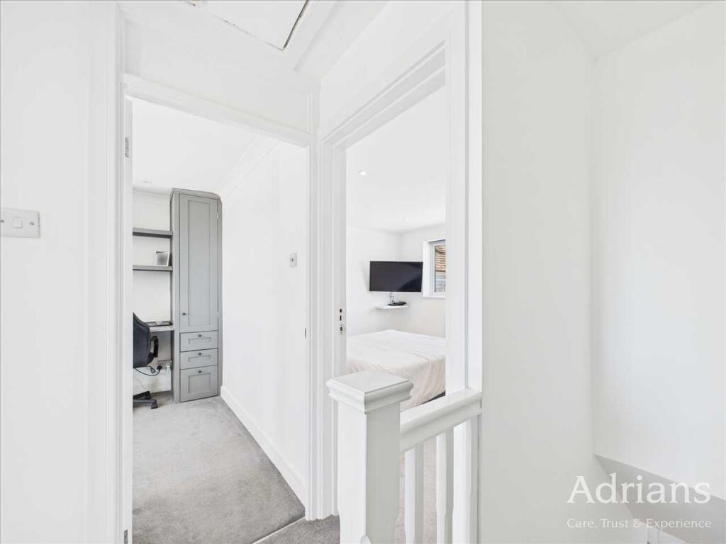 FIRST FLOOR LANDING