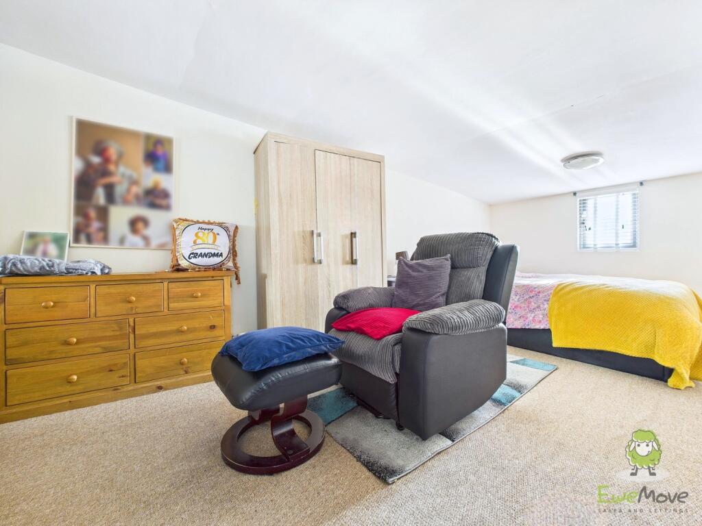 CAM01543G0-PR0164-STILL010