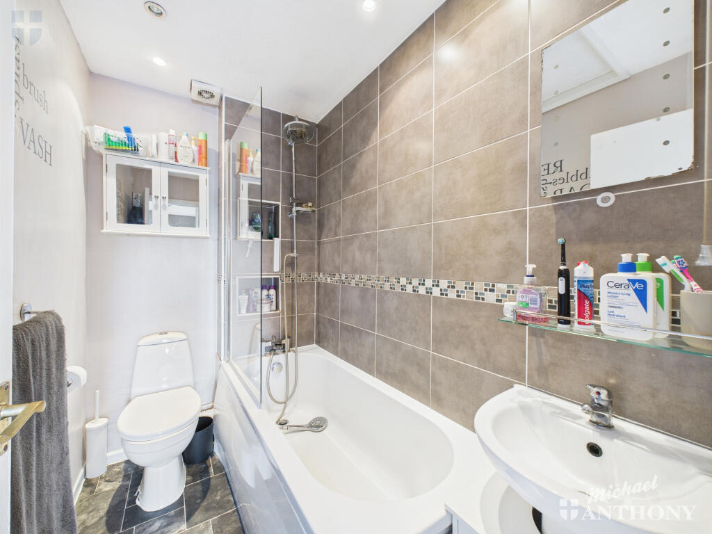 CAM03218G0-PR0732-STILL002