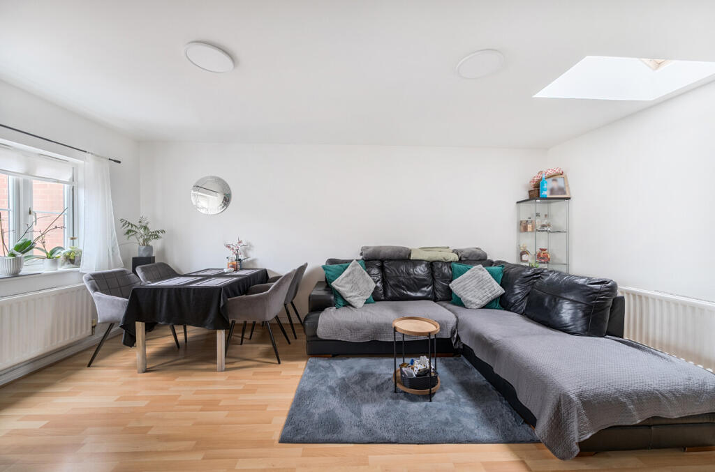 1386127-9-692d6cc...