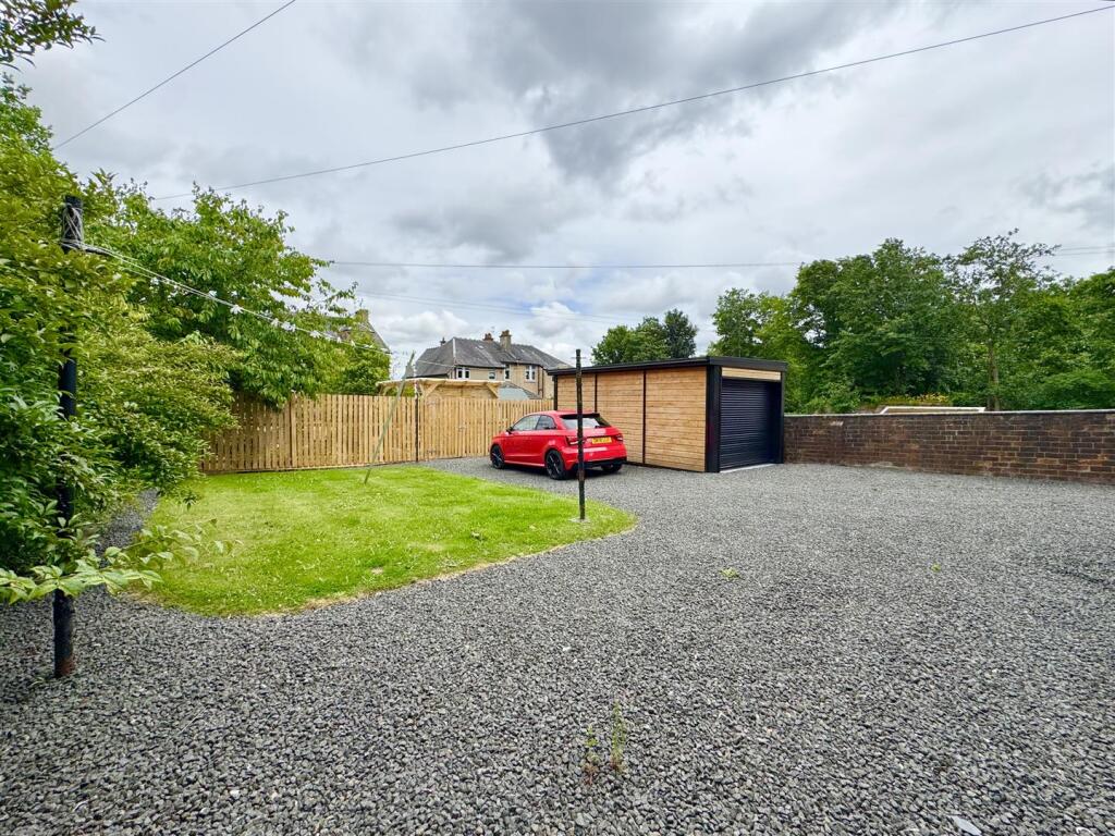 Garden/Driveway