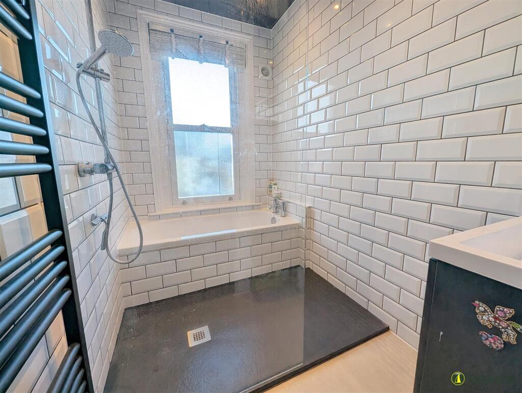 Bath/Shower Room