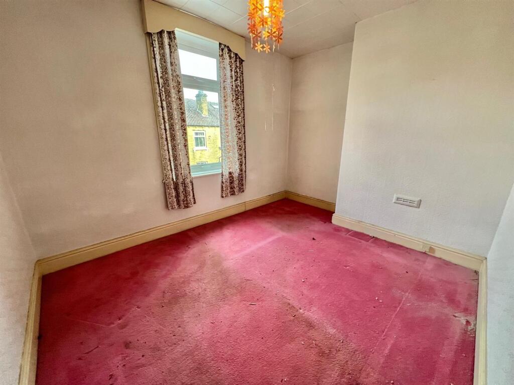 Bramleys Estate Agents - Wellington Street - Lindl