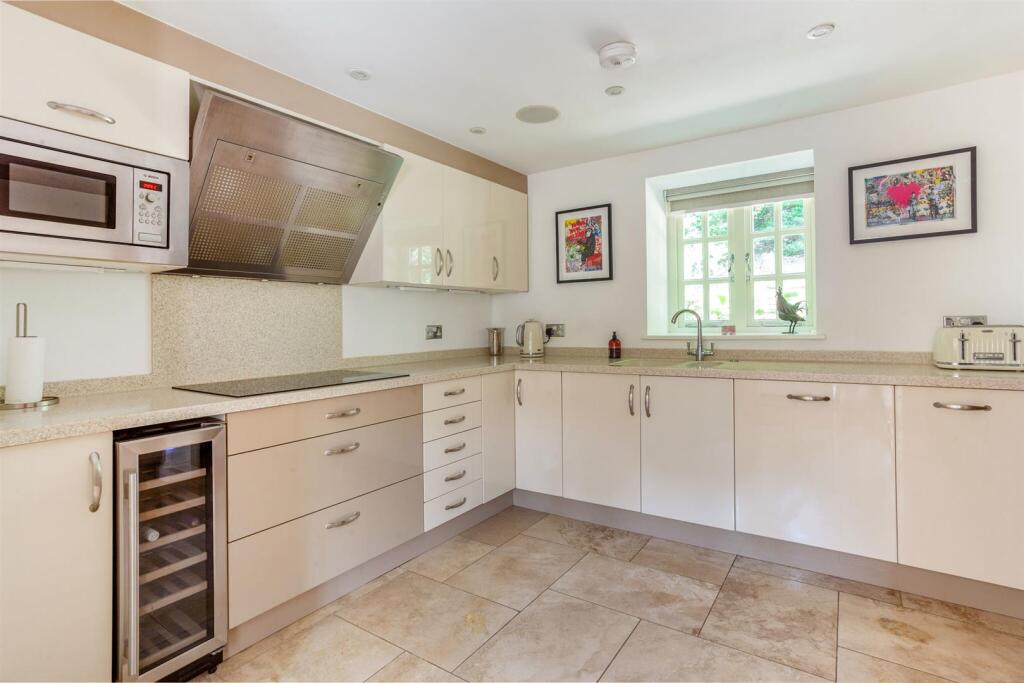 76950_3 The Courtyard Moor Park (11)_low.jpg