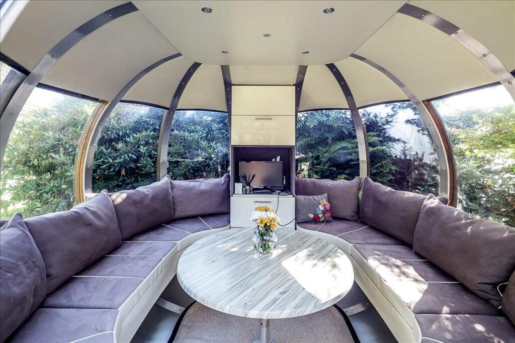 Large Garden Pod