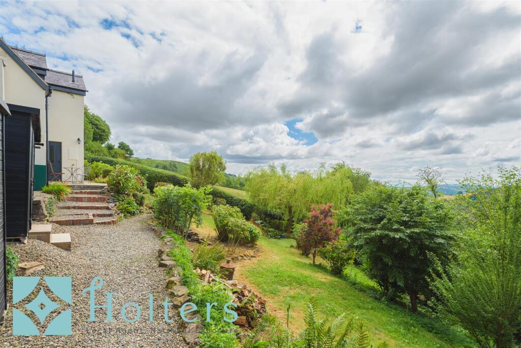 Charles's Cottage, Round Oak-34.jpg