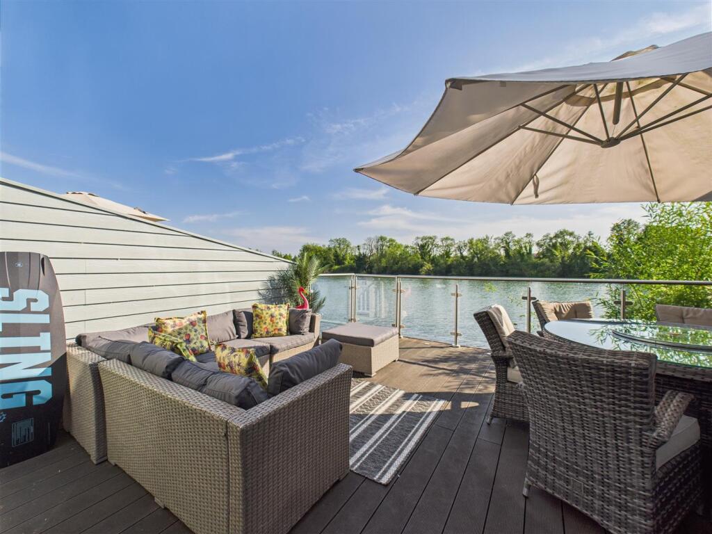 Terrace 3.jpg