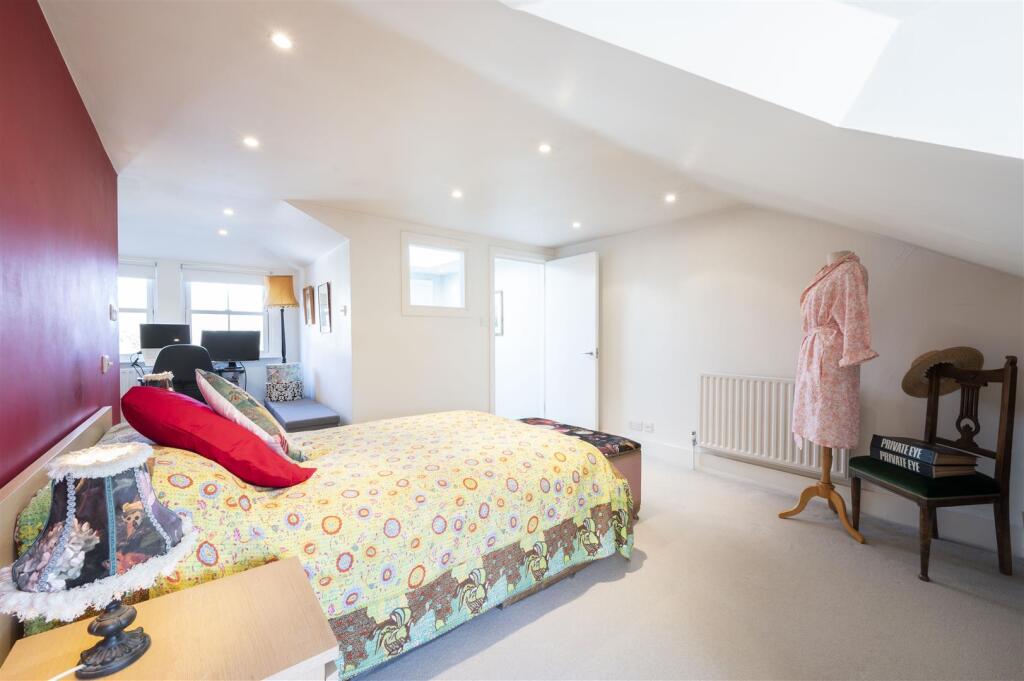 8b Spencer Hill,36.jpg
