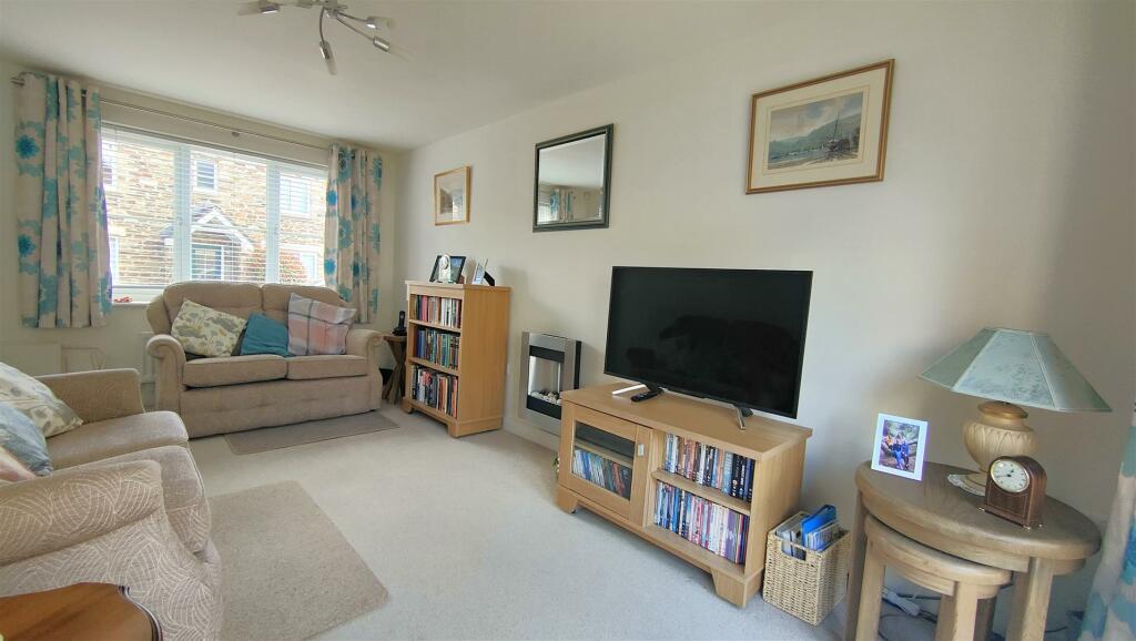 Living Room 2.jpg