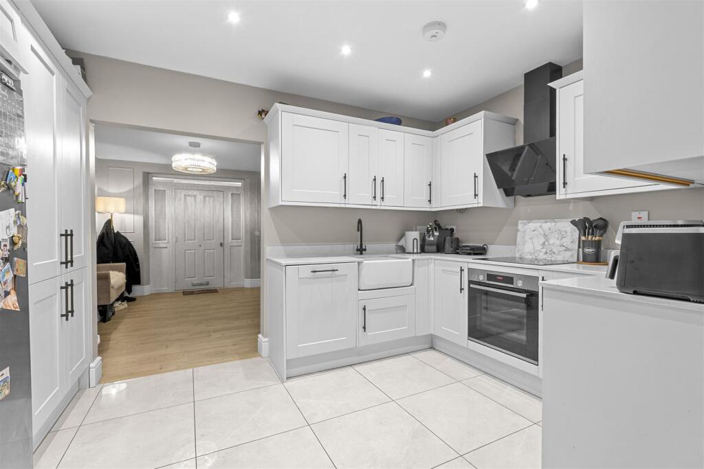 40 Rosebery Ave, HP13 7AL-7.jpg