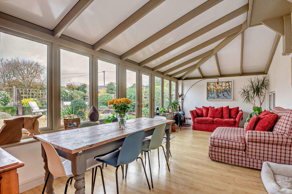 8667870-interior0...