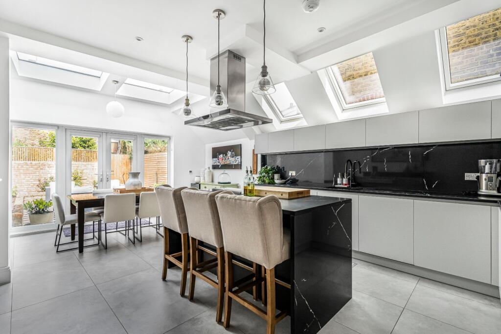 Kitchen / Dining