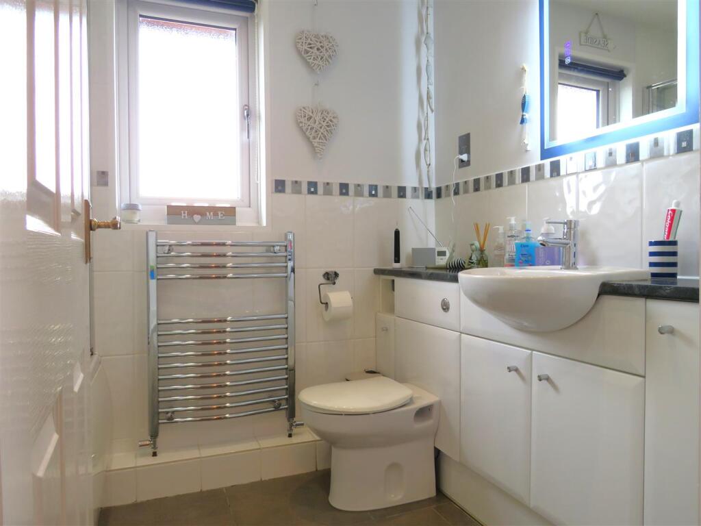 Bathroom.JPG
