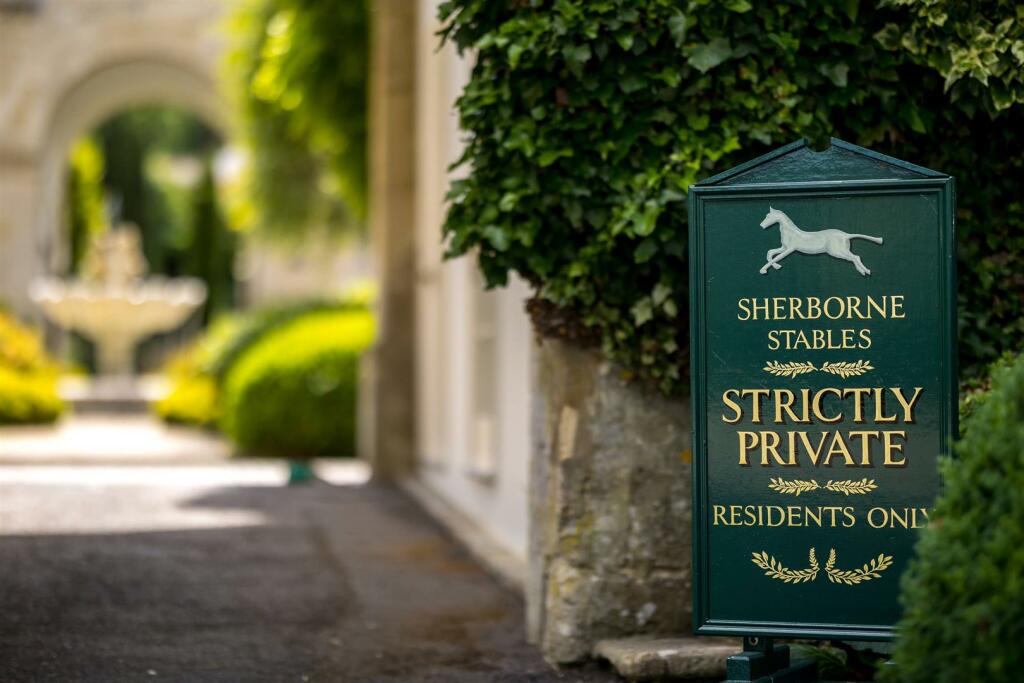 1 - 7 Sherborne Stables - GL54 3DW - Web.jpg