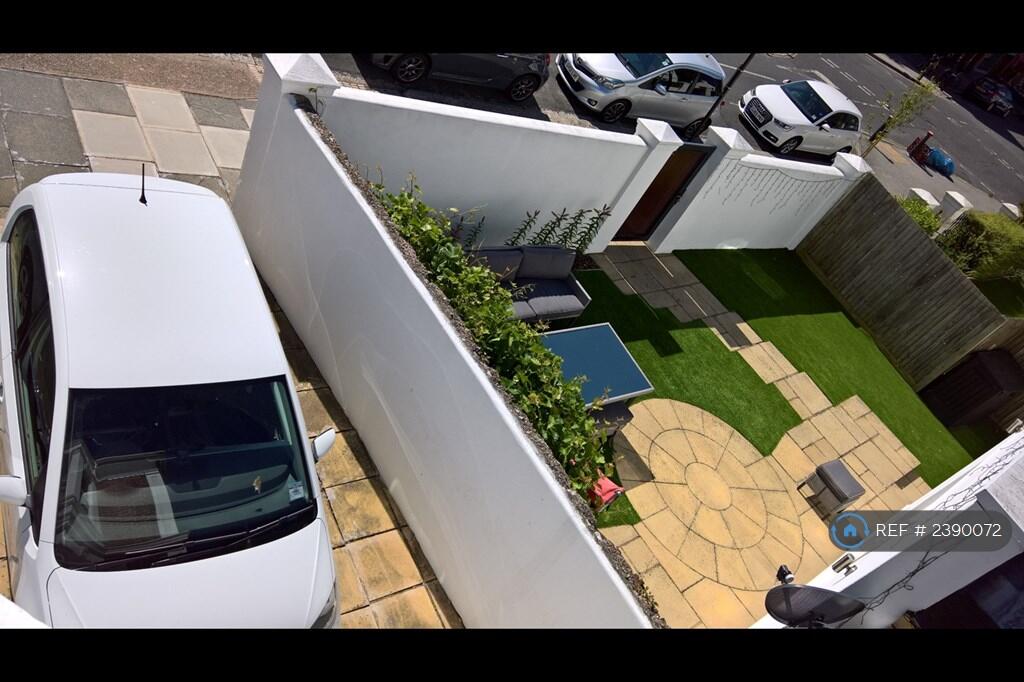 Garden + (Option) Of Offroad Car Parking Space