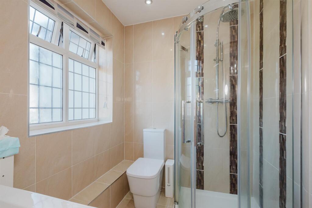 En Suite Shower Room - Bed 1