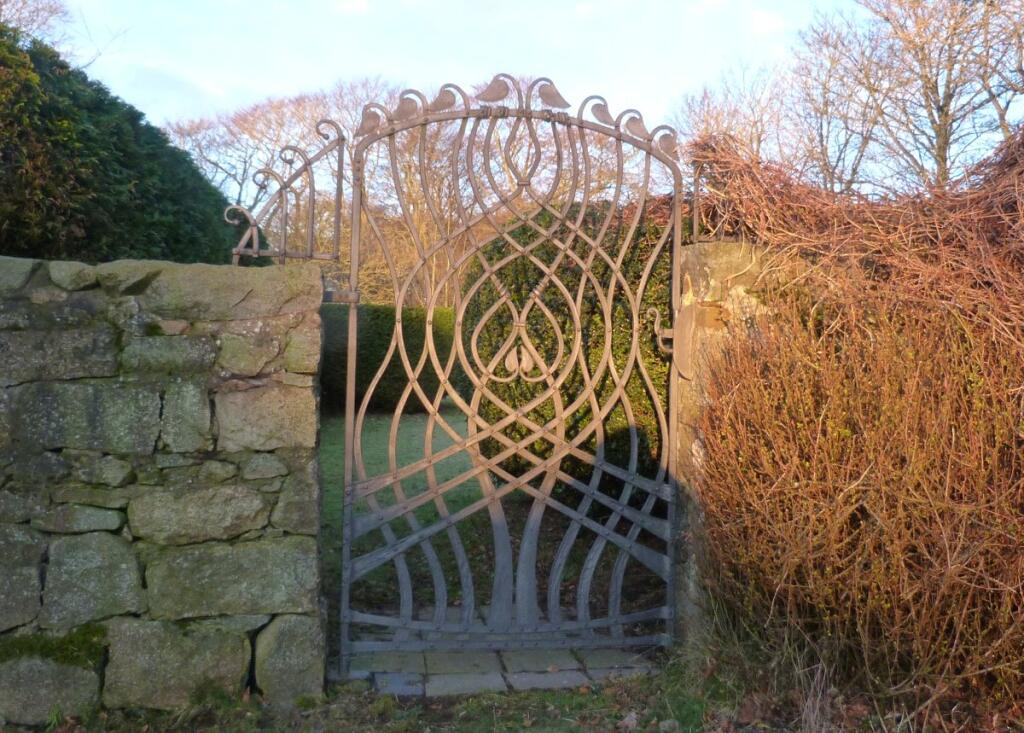 Gate