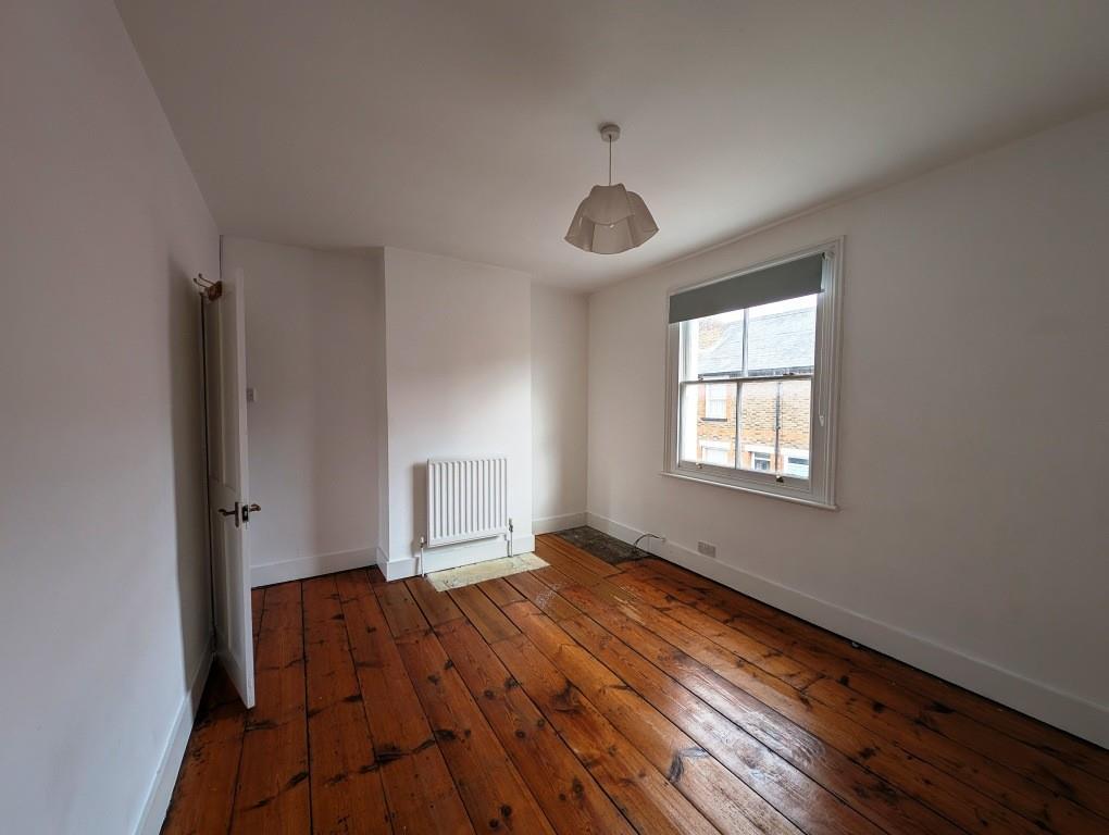 Front bedroom alt..jpg