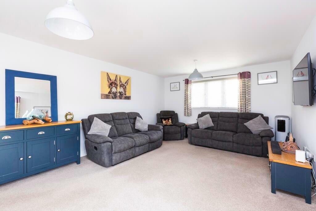 Lounge 2.jpg