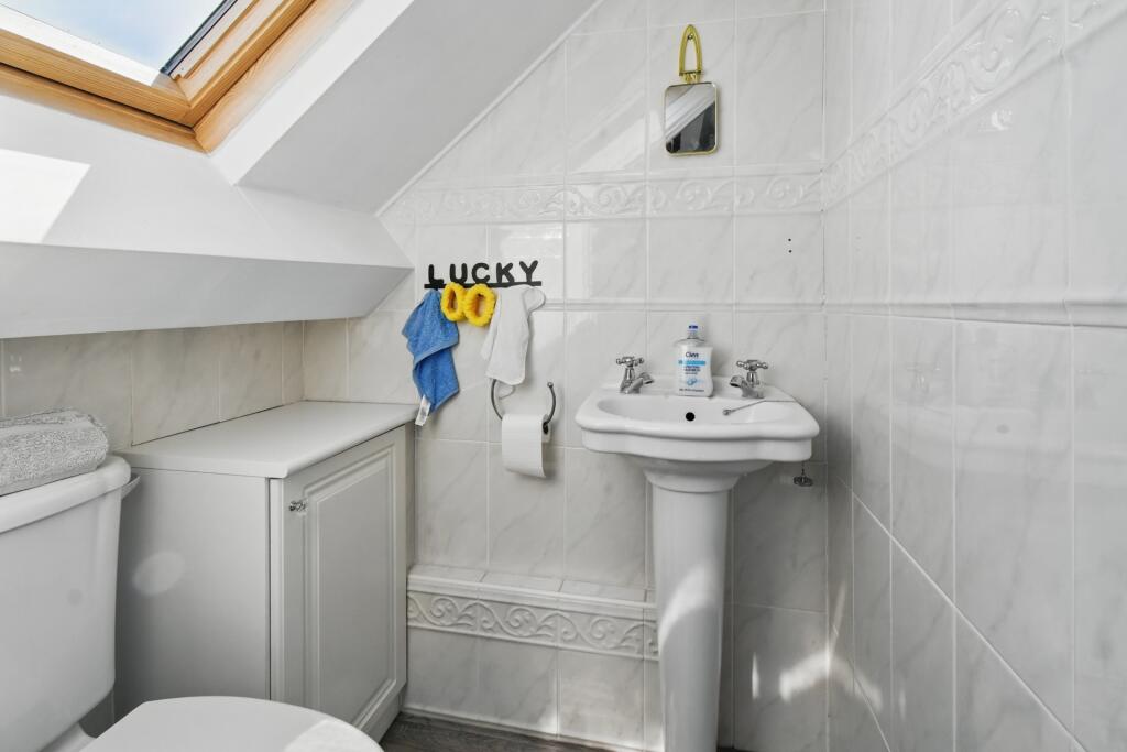 En-suite to Bedroom 3