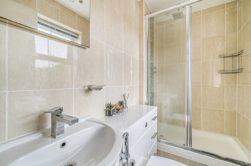 1369771-12-68f0c3...