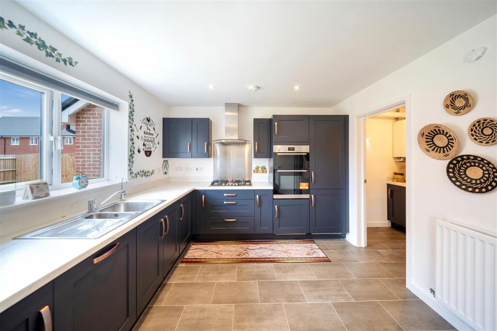 27 Thistledown Cresc-40.jpg